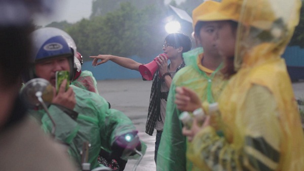 副導(dǎo)演調(diào)度演員