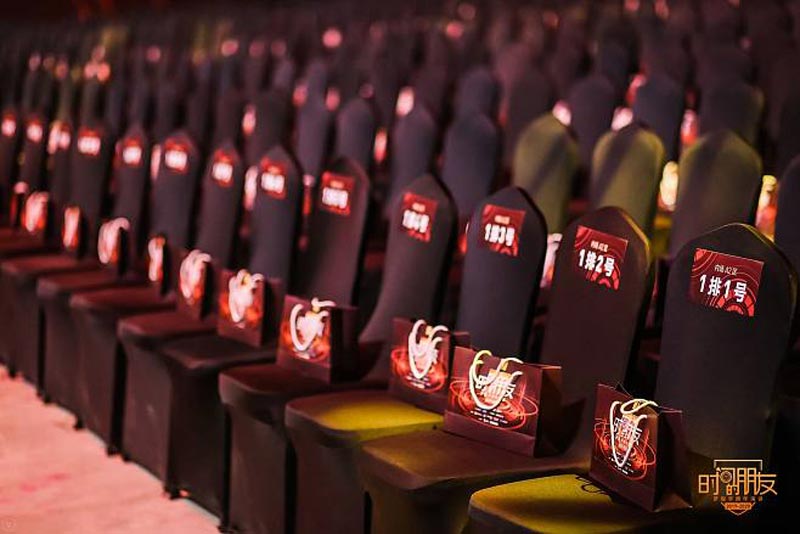 會議中椅子上貼嘉賓座位帖怎么貼？